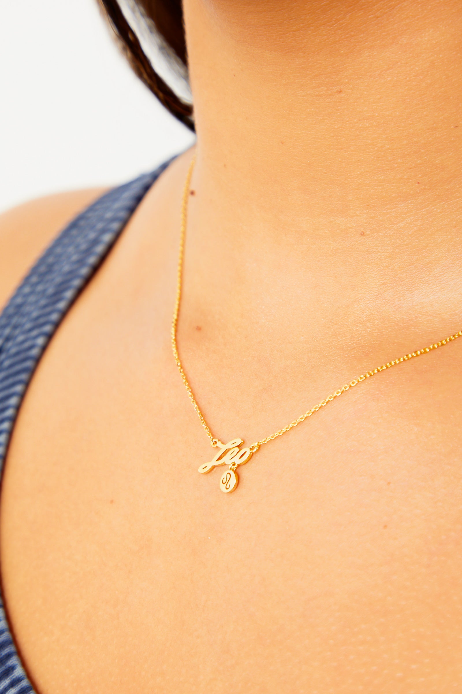 Leo Nameplate Necklace - Gold