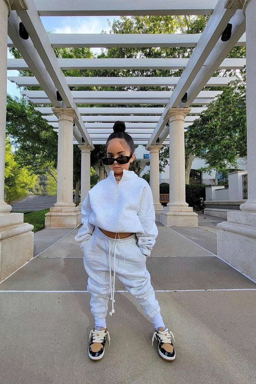Light grey sweatpants outfit store